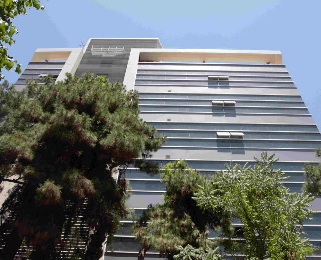 تفاوت نمای شیشه ای کرتین وال و نمای فریم لس